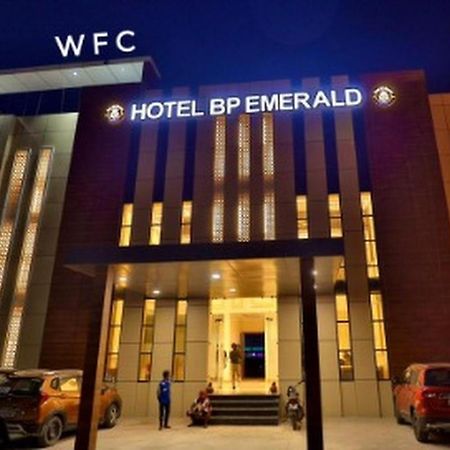 Hotel B P Emerald Mathura Zewnętrze zdjęcie