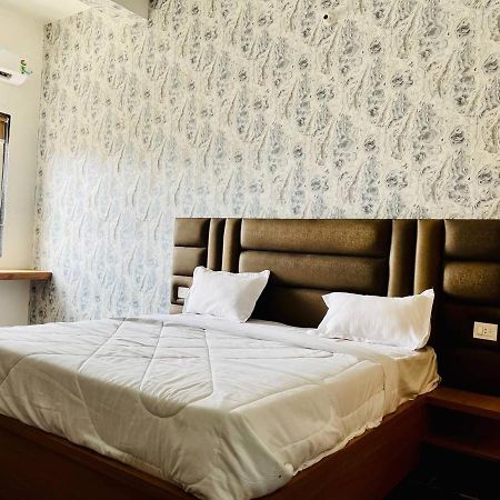Hotel B P Emerald Mathura Zewnętrze zdjęcie