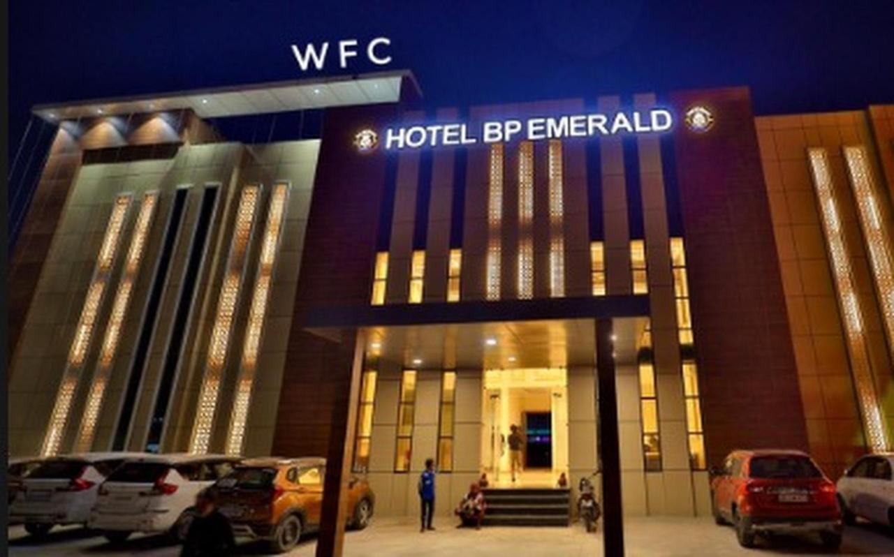 Hotel B P Emerald Mathura Zewnętrze zdjęcie