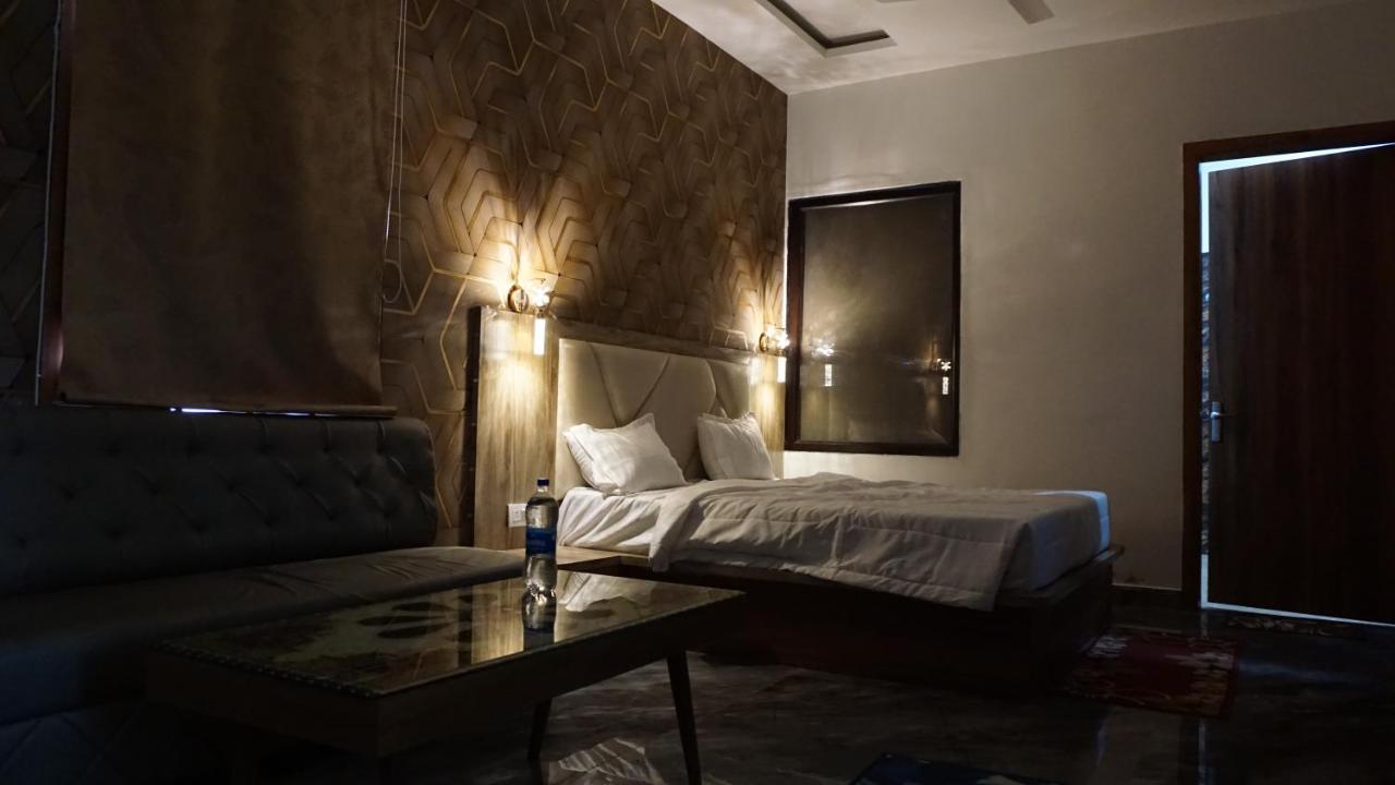 Hotel B P Emerald Mathura Zewnętrze zdjęcie