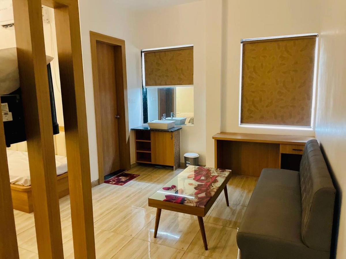 Hotel B P Emerald Mathura Zewnętrze zdjęcie