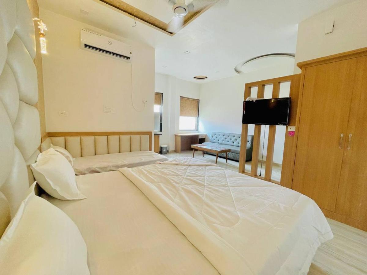 Hotel B P Emerald Mathura Zewnętrze zdjęcie