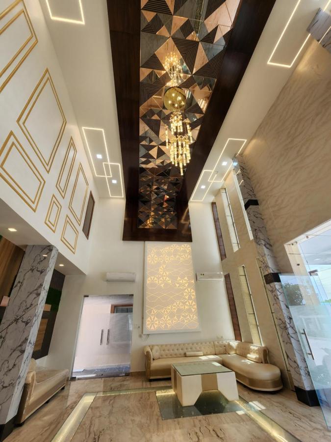 Hotel B P Emerald Mathura Zewnętrze zdjęcie