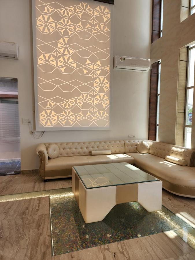 Hotel B P Emerald Mathura Zewnętrze zdjęcie