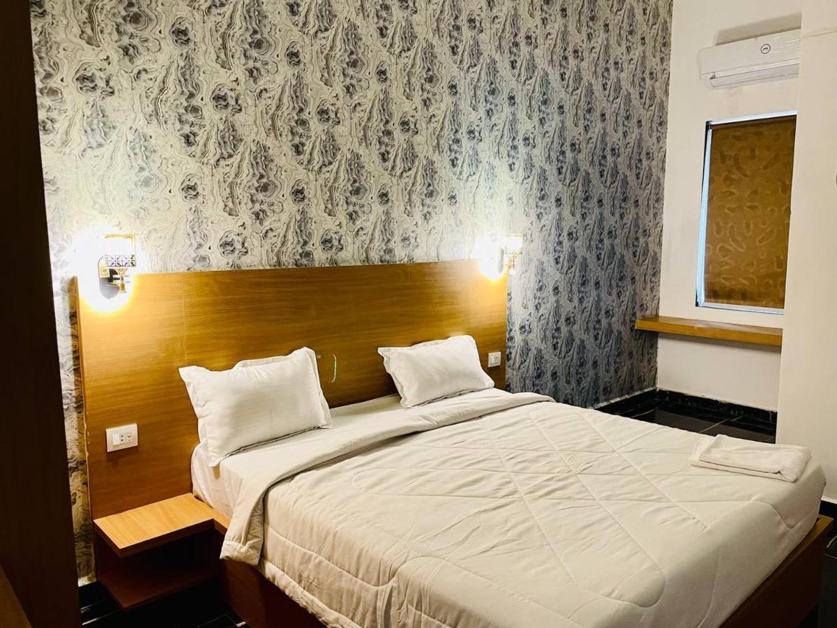 Hotel B P Emerald Mathura Zewnętrze zdjęcie